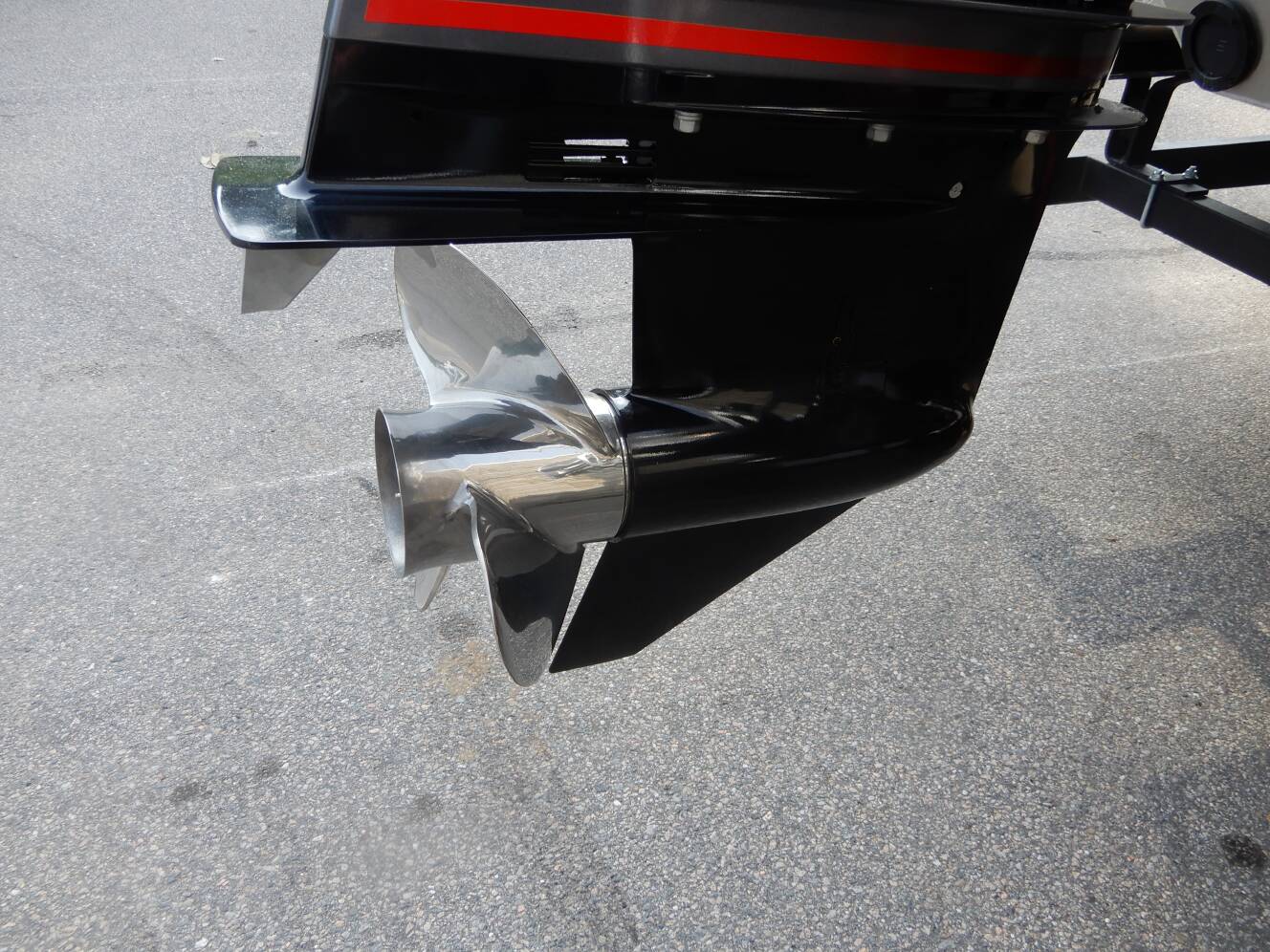 A photo of this 2025 Suncatcher FUSION 322C
