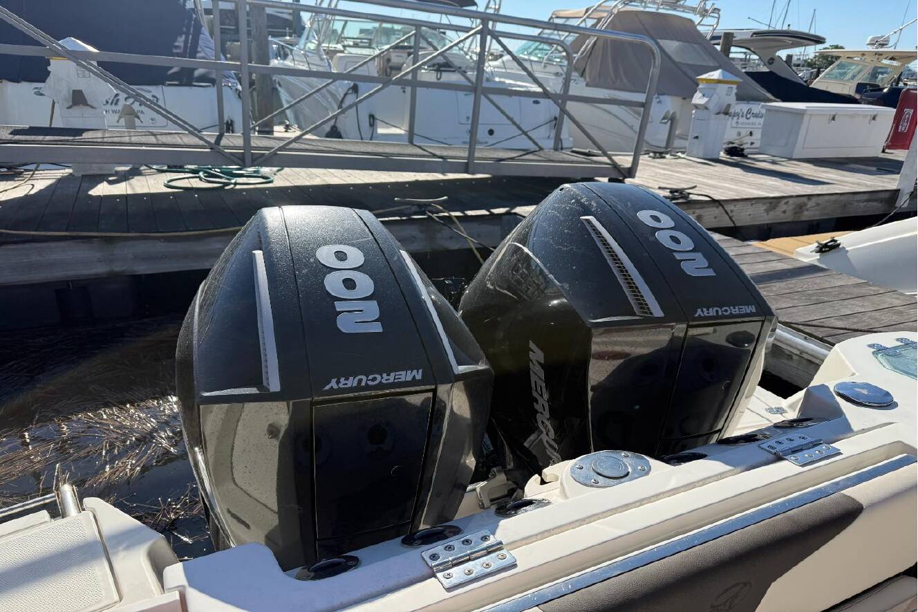 A photo of this 2022 Sailfish 272 CC
