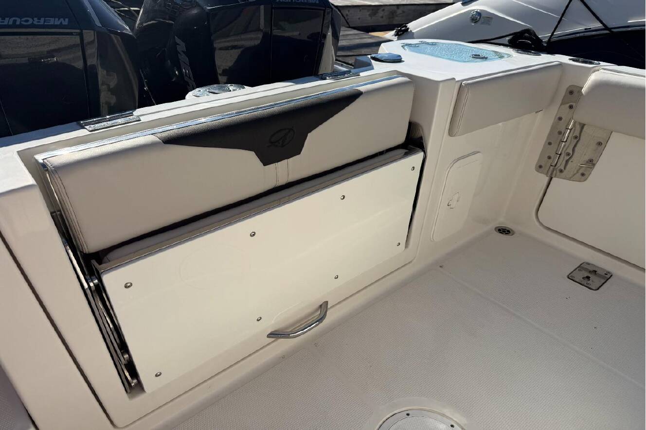 A photo of this 2022 Sailfish 272 CC