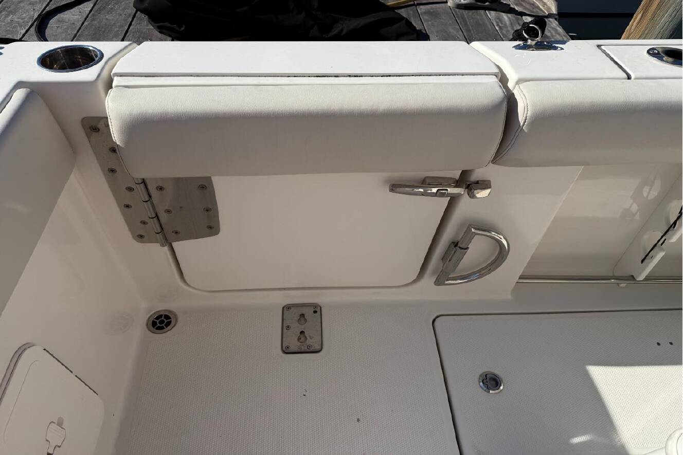 A photo of this 2022 Sailfish 272 CC