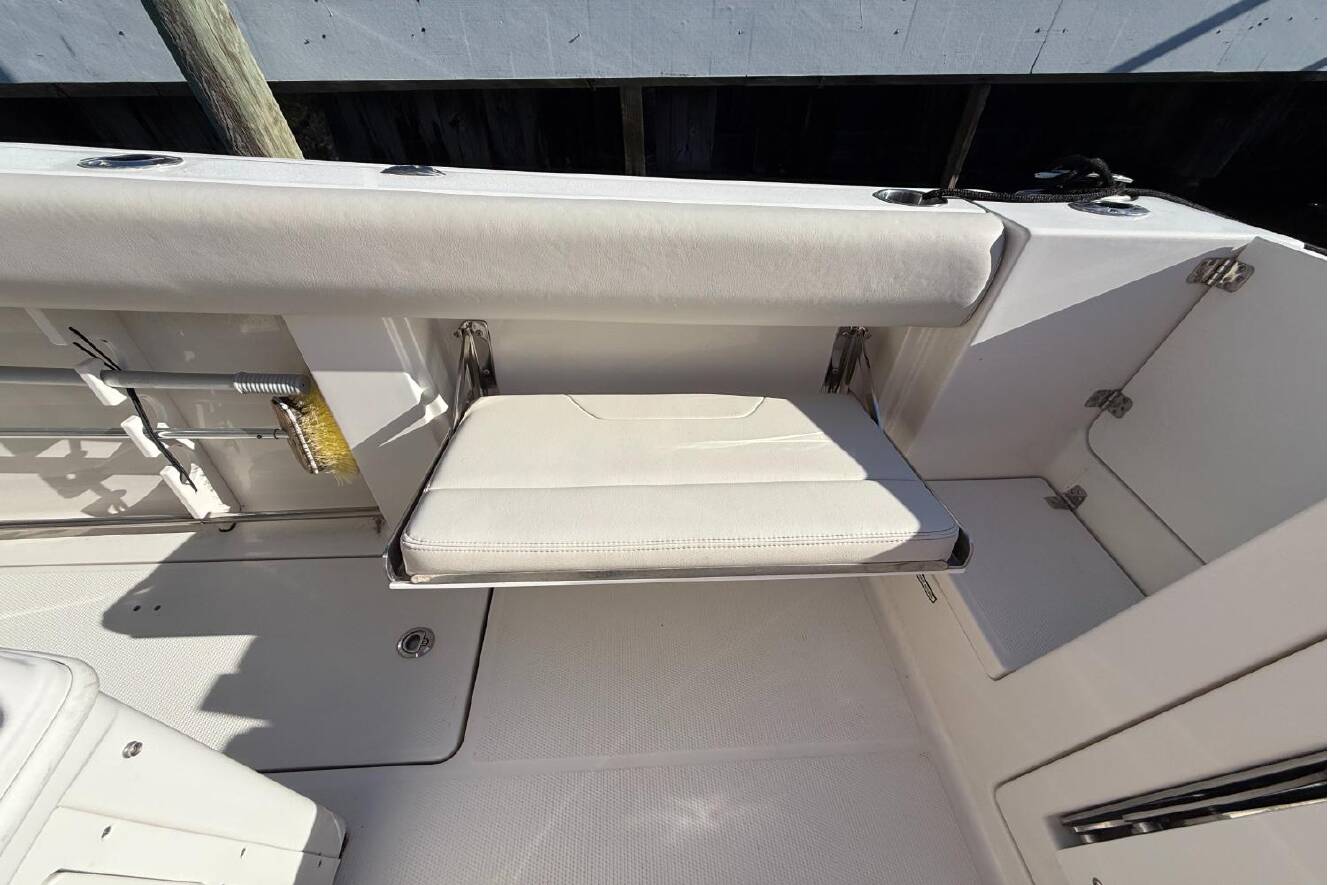 A photo of this 2022 Sailfish 272 CC