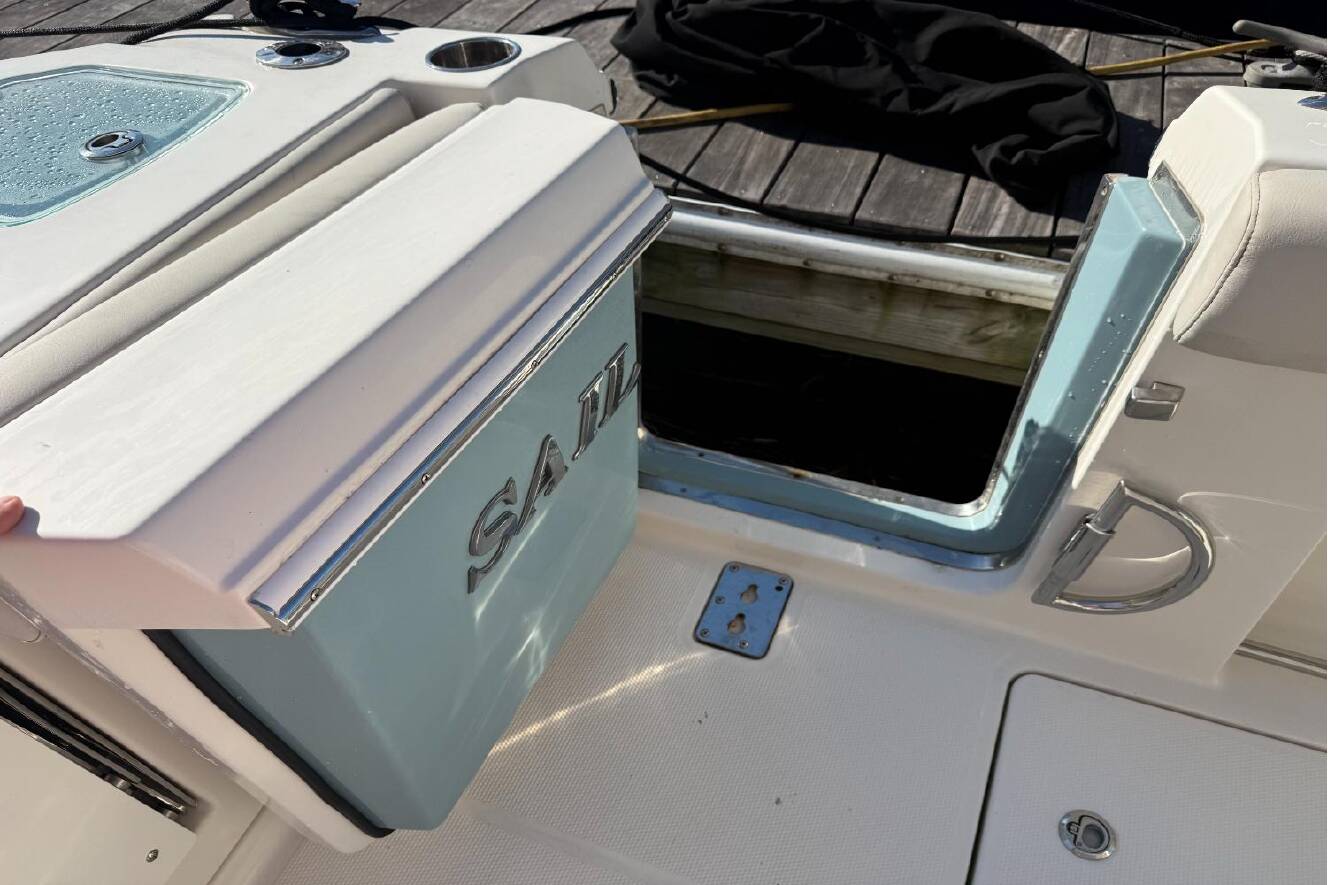 A photo of this 2022 Sailfish 272 CC