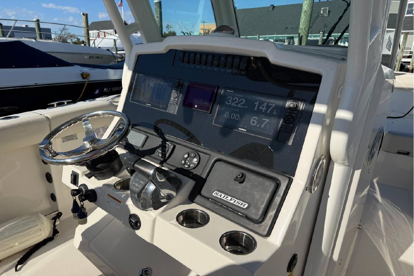 A photo of this 2022 Sailfish 272 CC