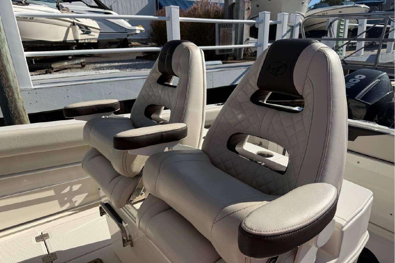 A photo of this 2022 Sailfish 272 CC