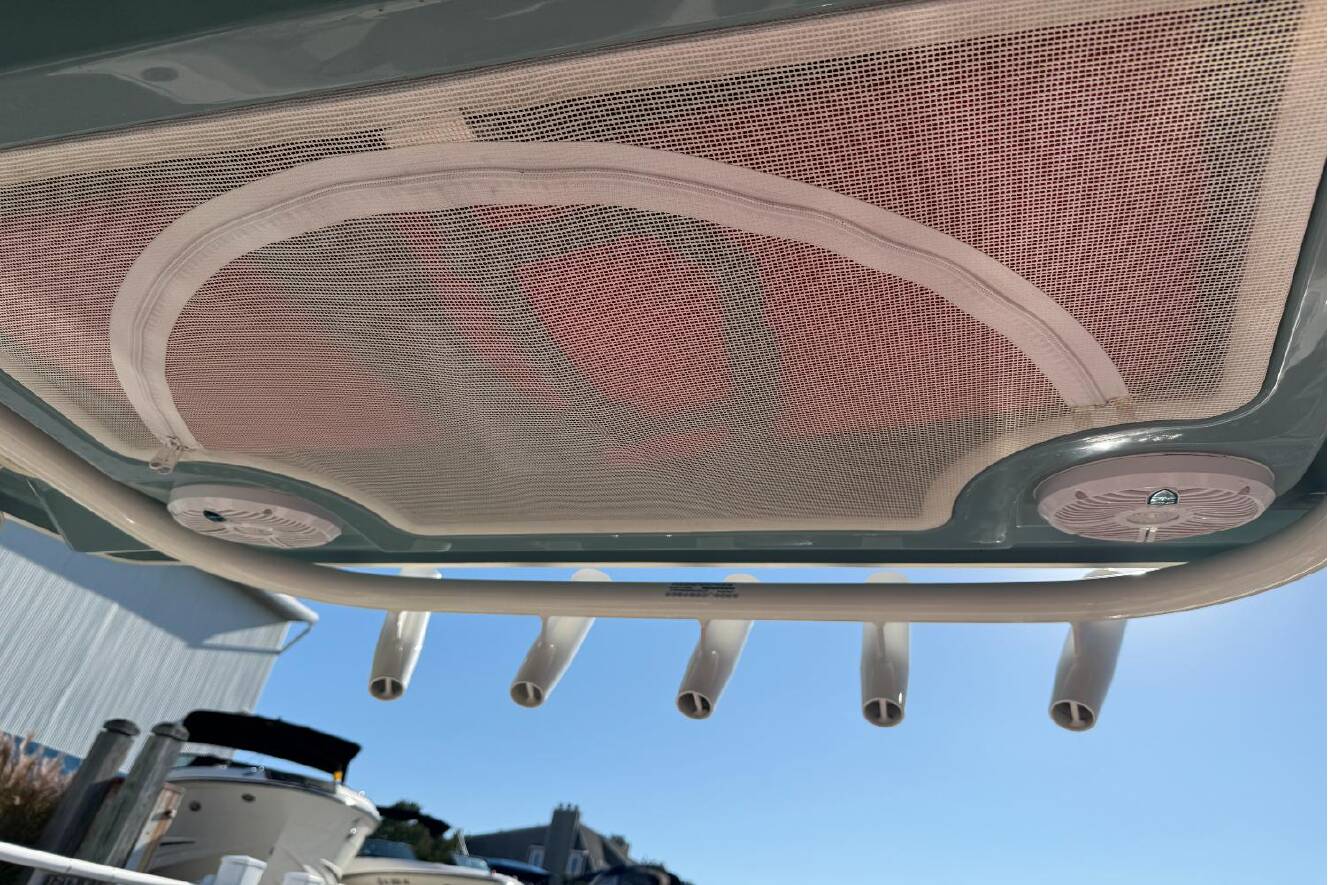 A photo of this 2022 Sailfish 272 CC