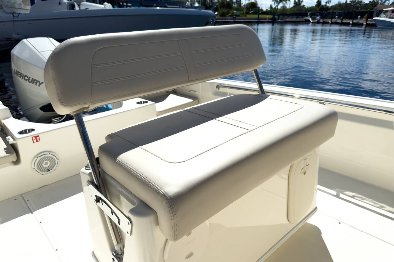 A photo of this 2026 Boston Whaler 210 Montauk