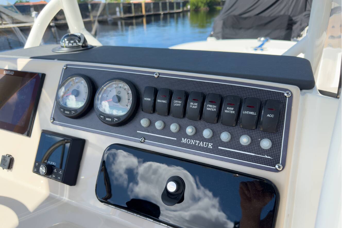 A photo of this 2026 Boston Whaler 210 Montauk