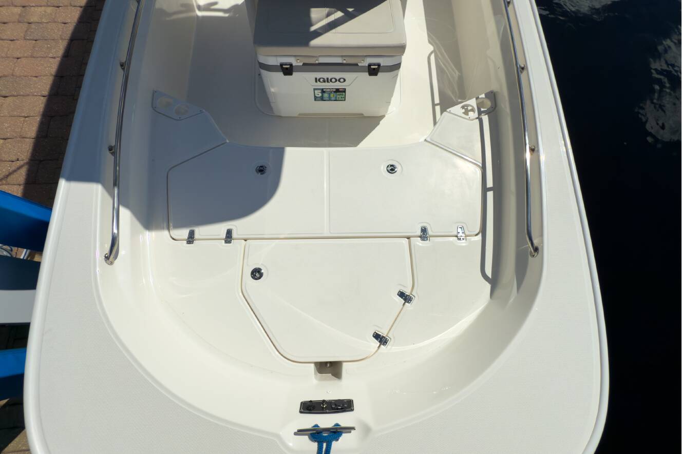 A photo of this 2026 Boston Whaler 210 Montauk