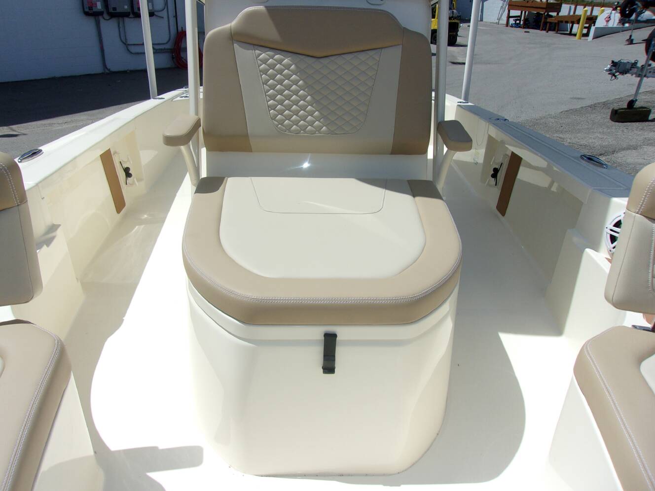 A photo of this 2024 Scout Boat Company 231 XSB