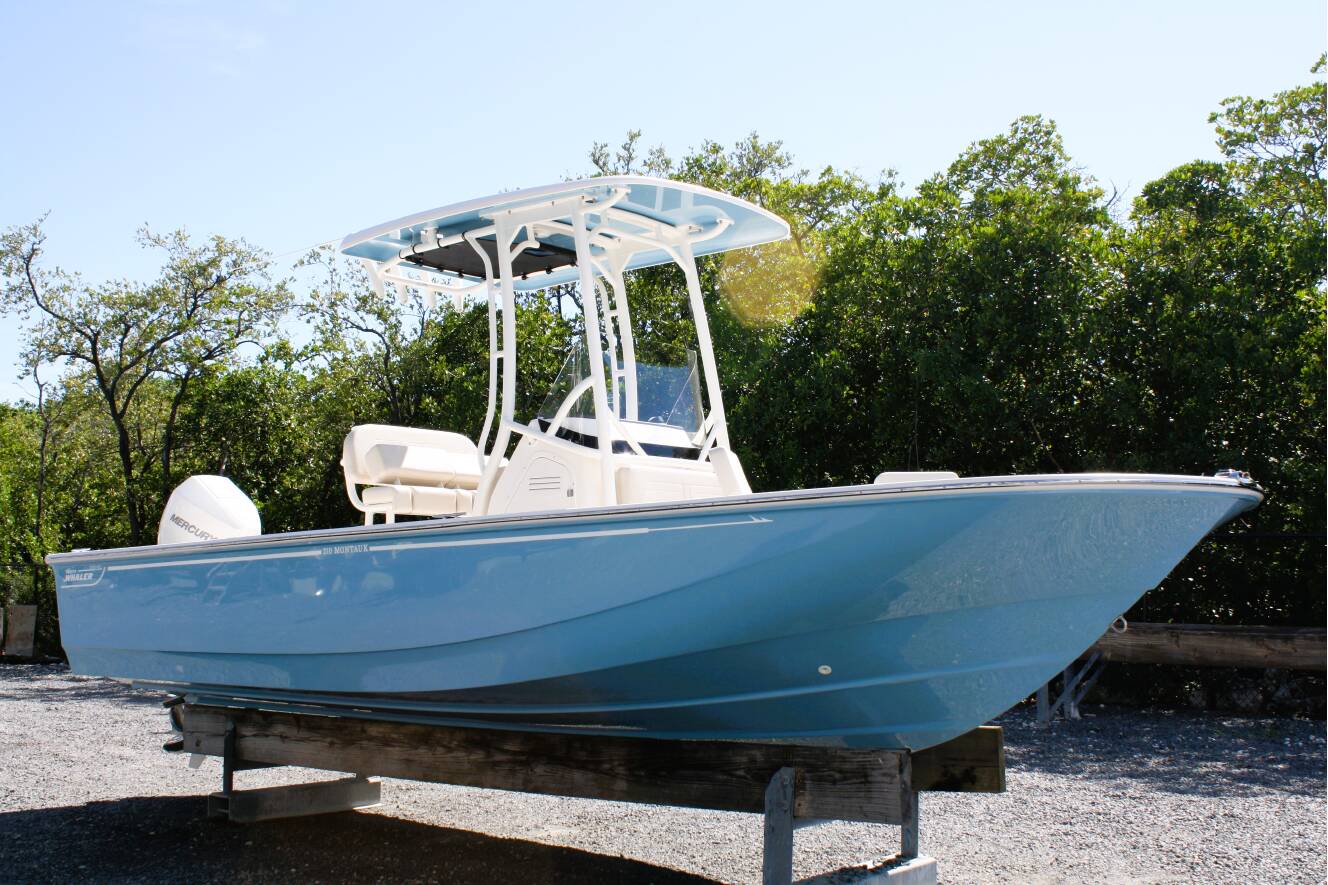A photo of this 2026 Boston Whaler 210 Montauk