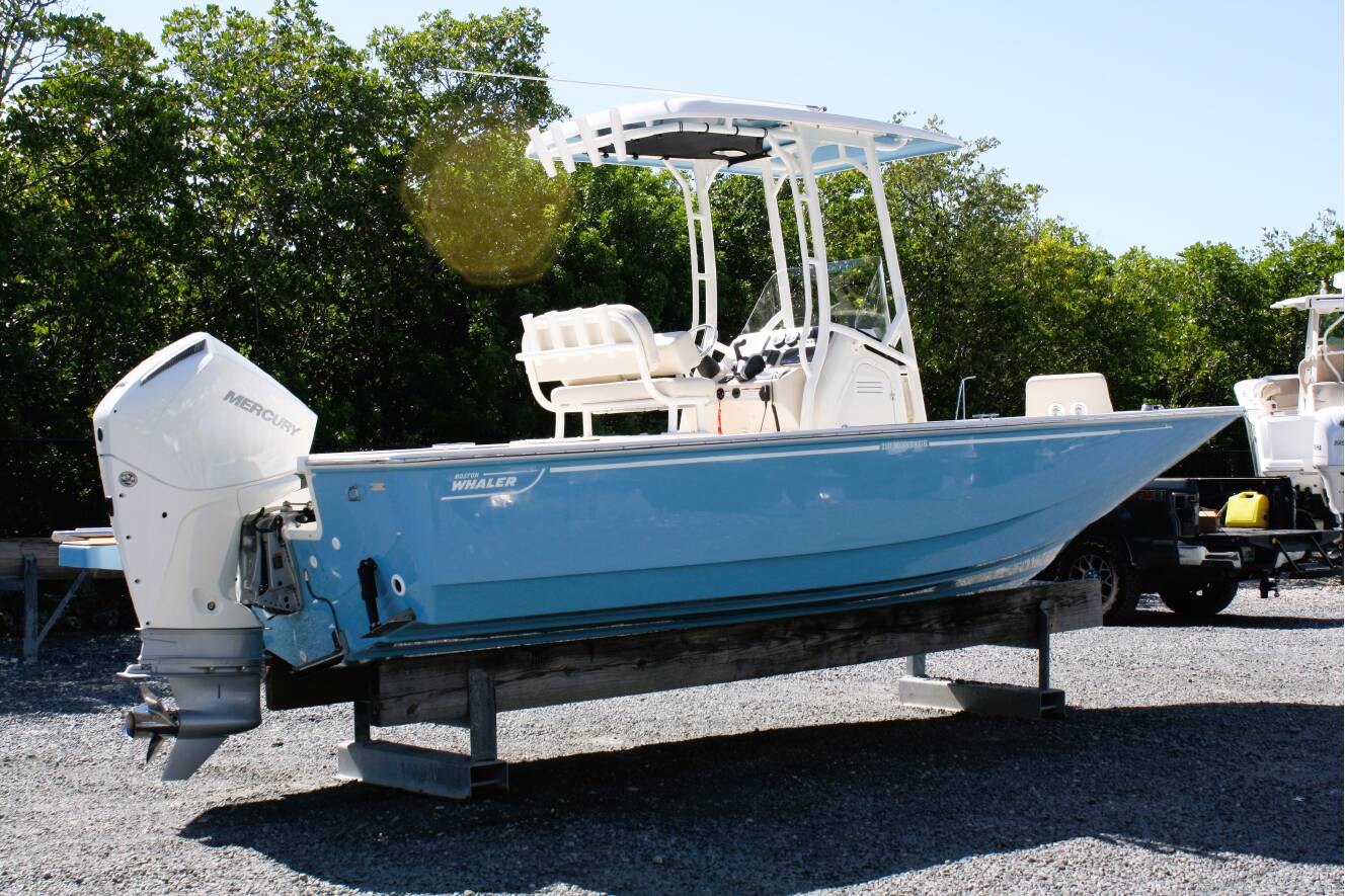 A photo of this 2026 Boston Whaler 210 Montauk