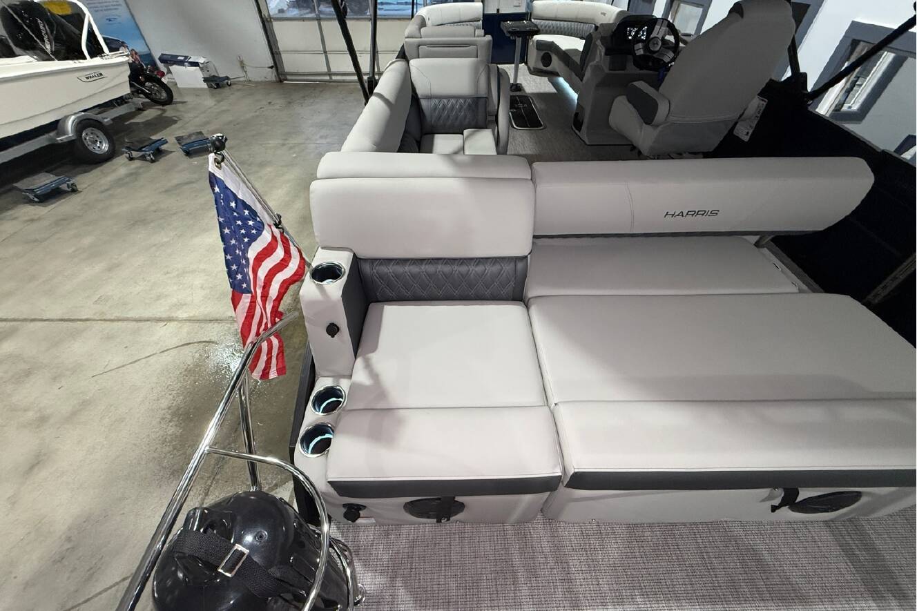 A photo of this 2026 Harris Cruiser 250