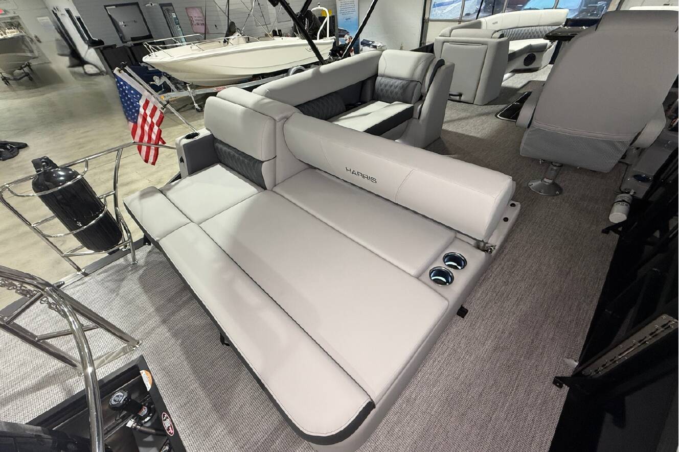 A photo of this 2026 Harris Cruiser 250