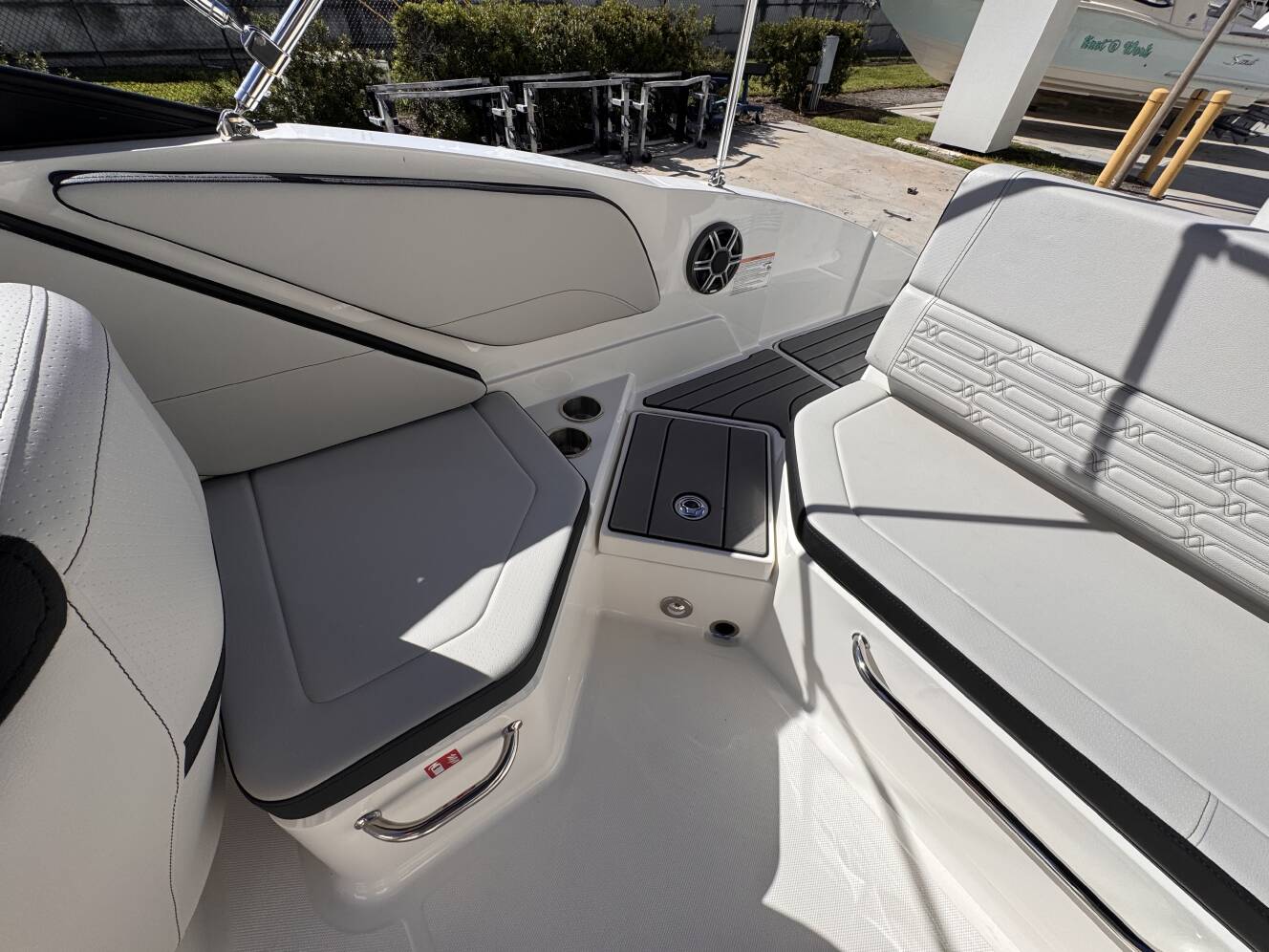 A photo of this 2026 Sea Ray SPX 210 Outboard