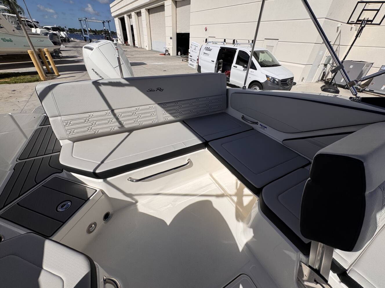 A photo of this 2026 Sea Ray SPX 210 Outboard