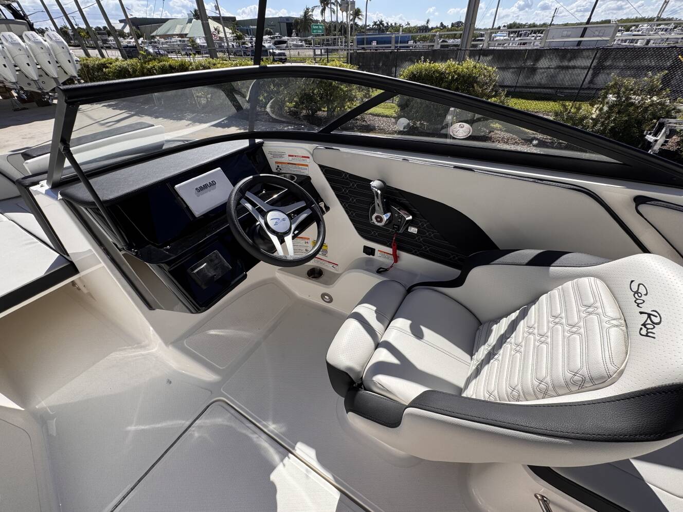 A photo of this 2026 Sea Ray SPX 210 Outboard