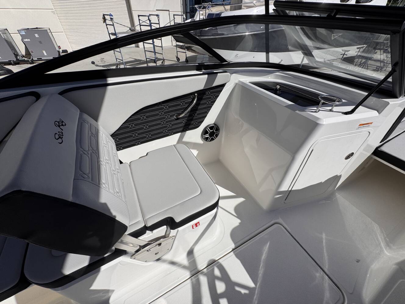 A photo of this 2026 Sea Ray SPX 210 Outboard