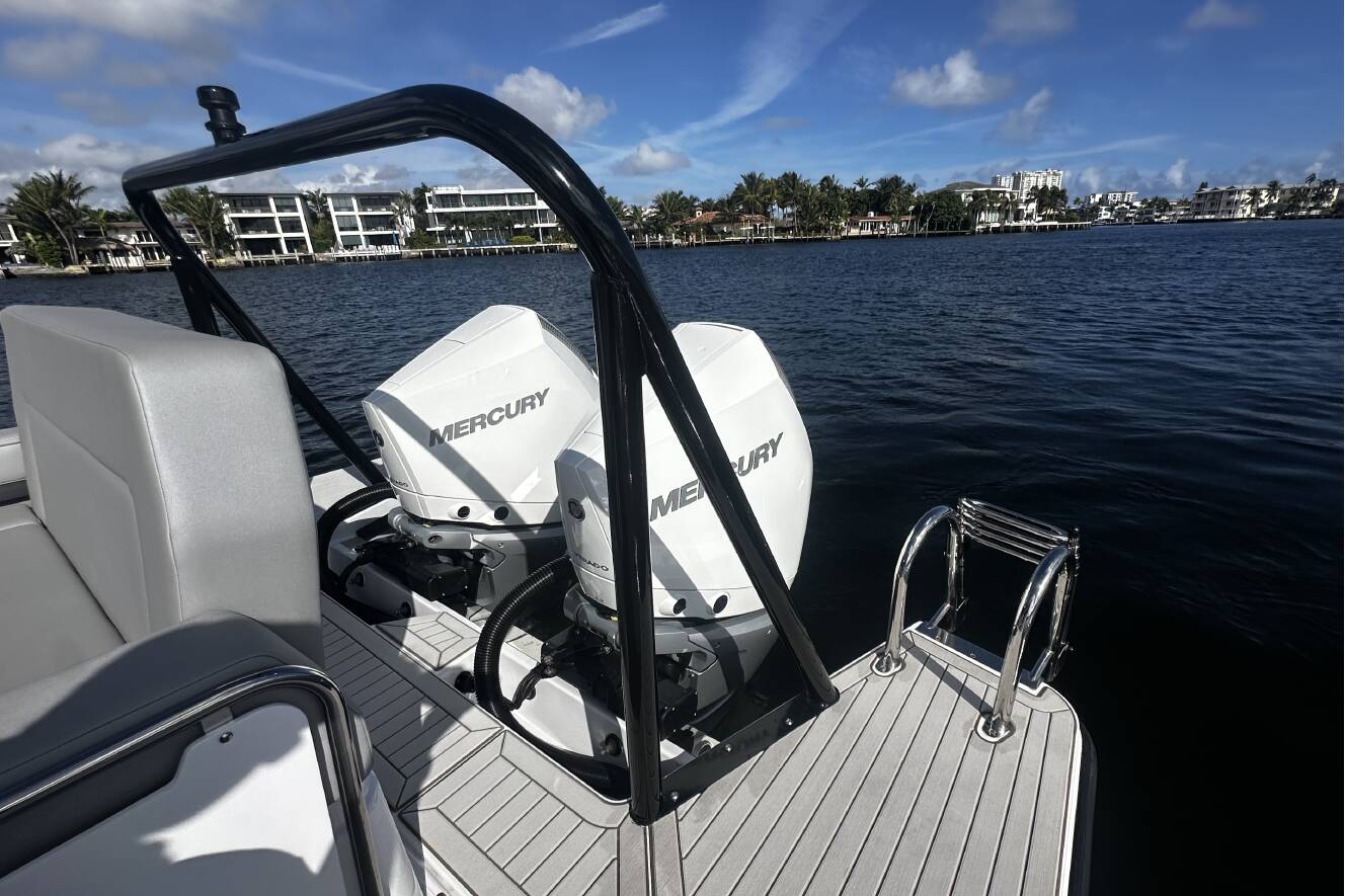 A photo of this 2026 Cruisers Yachts 38 VTR
