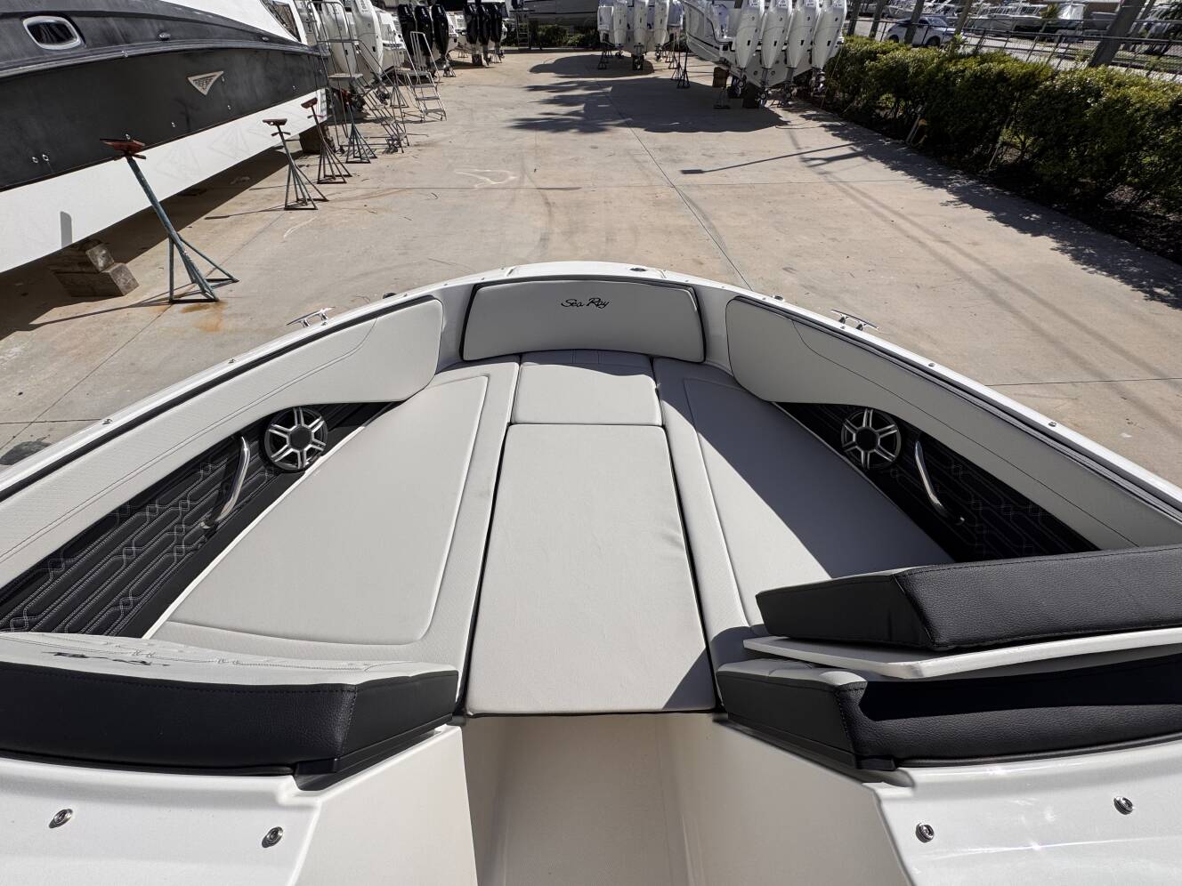 A photo of this 2026 Sea Ray SPX 210 Outboard