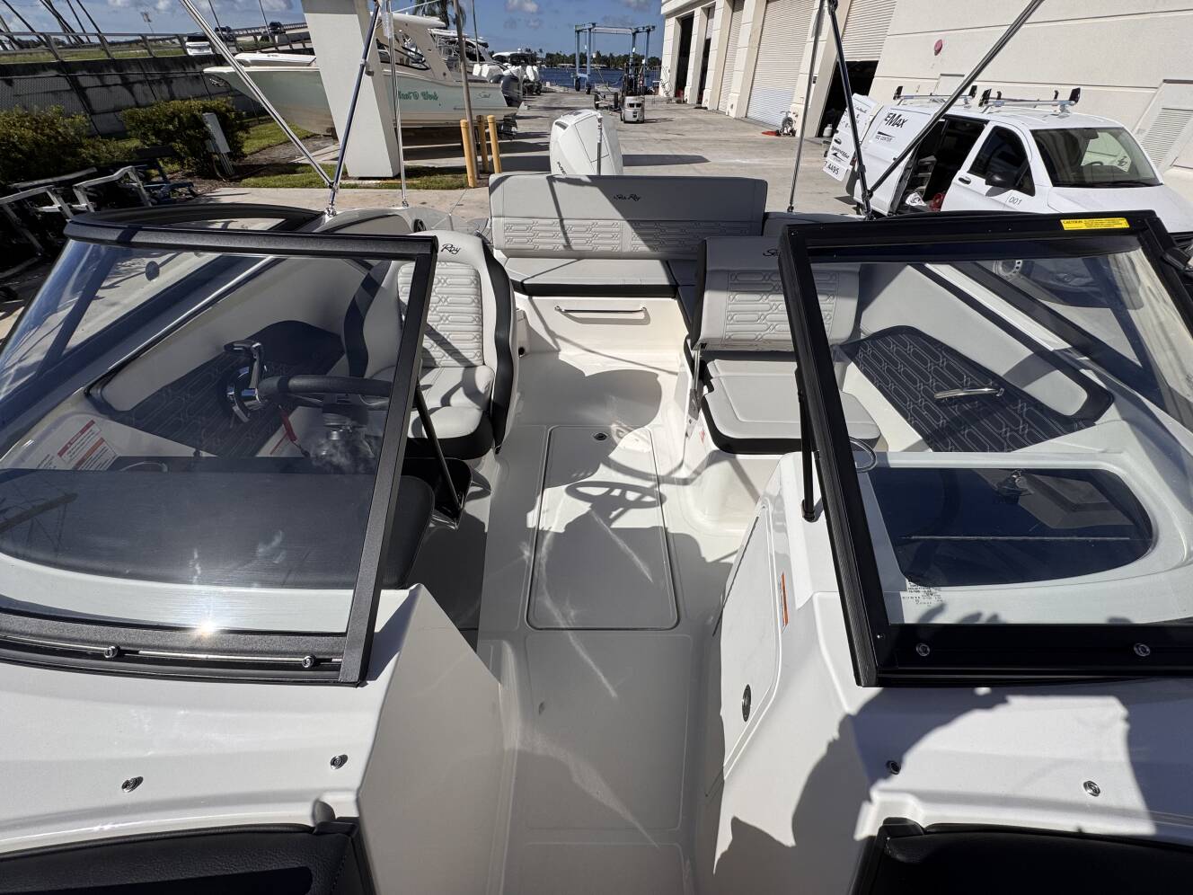 A photo of this 2026 Sea Ray SPX 210 Outboard