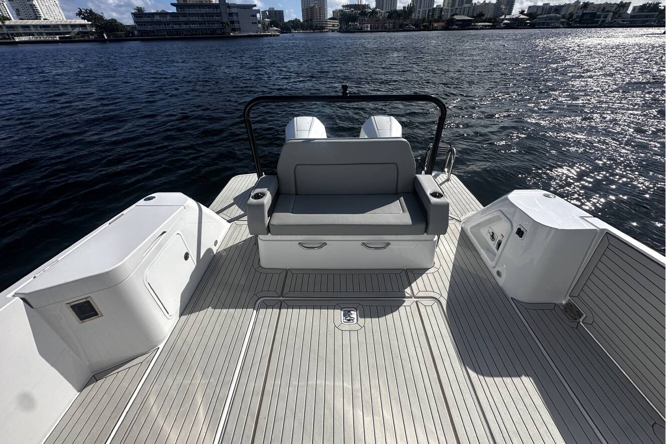 A photo of this 2026 Cruisers Yachts 38 VTR