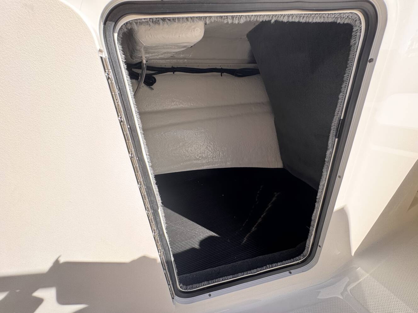 A photo of this 2026 Sea Ray SPX 210 Outboard