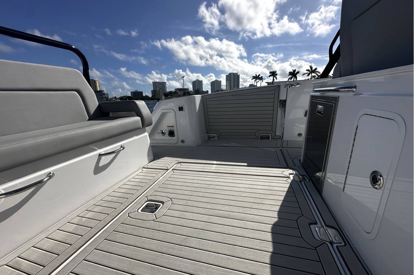 A photo of this 2026 Cruisers Yachts 38 VTR