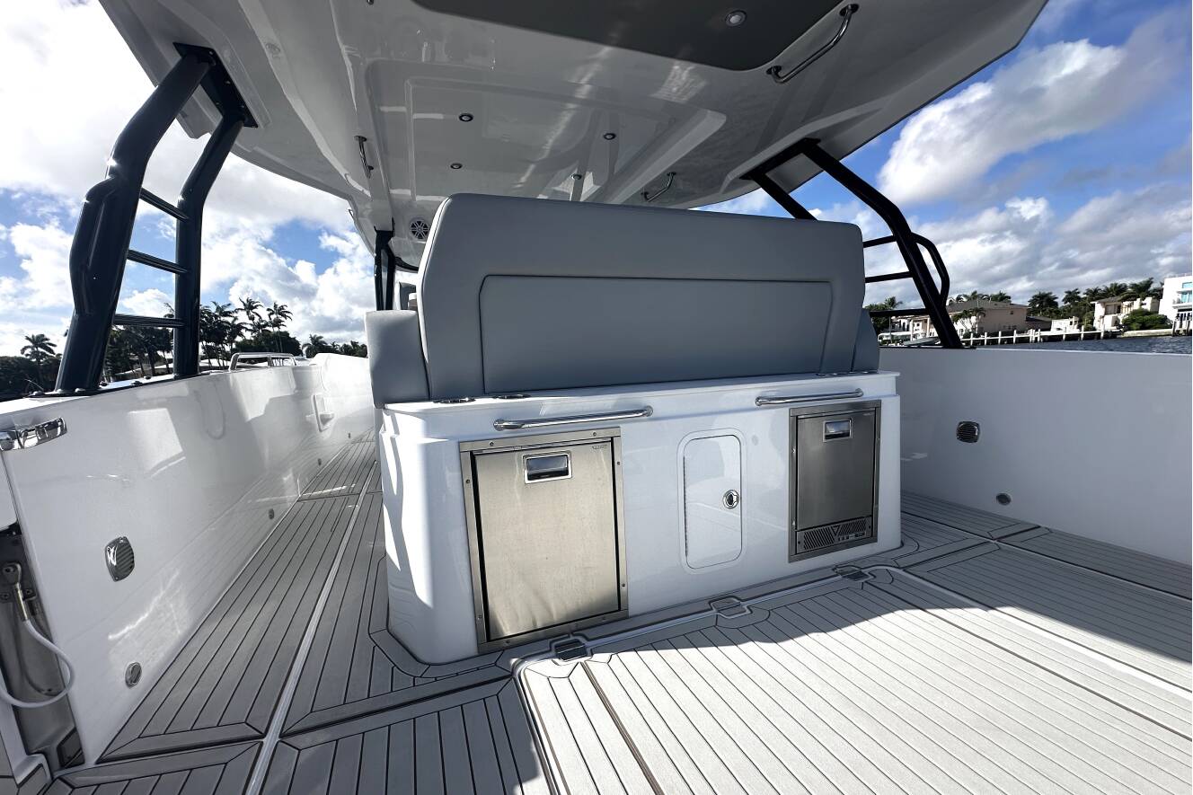 A photo of this 2026 Cruisers Yachts 38 VTR