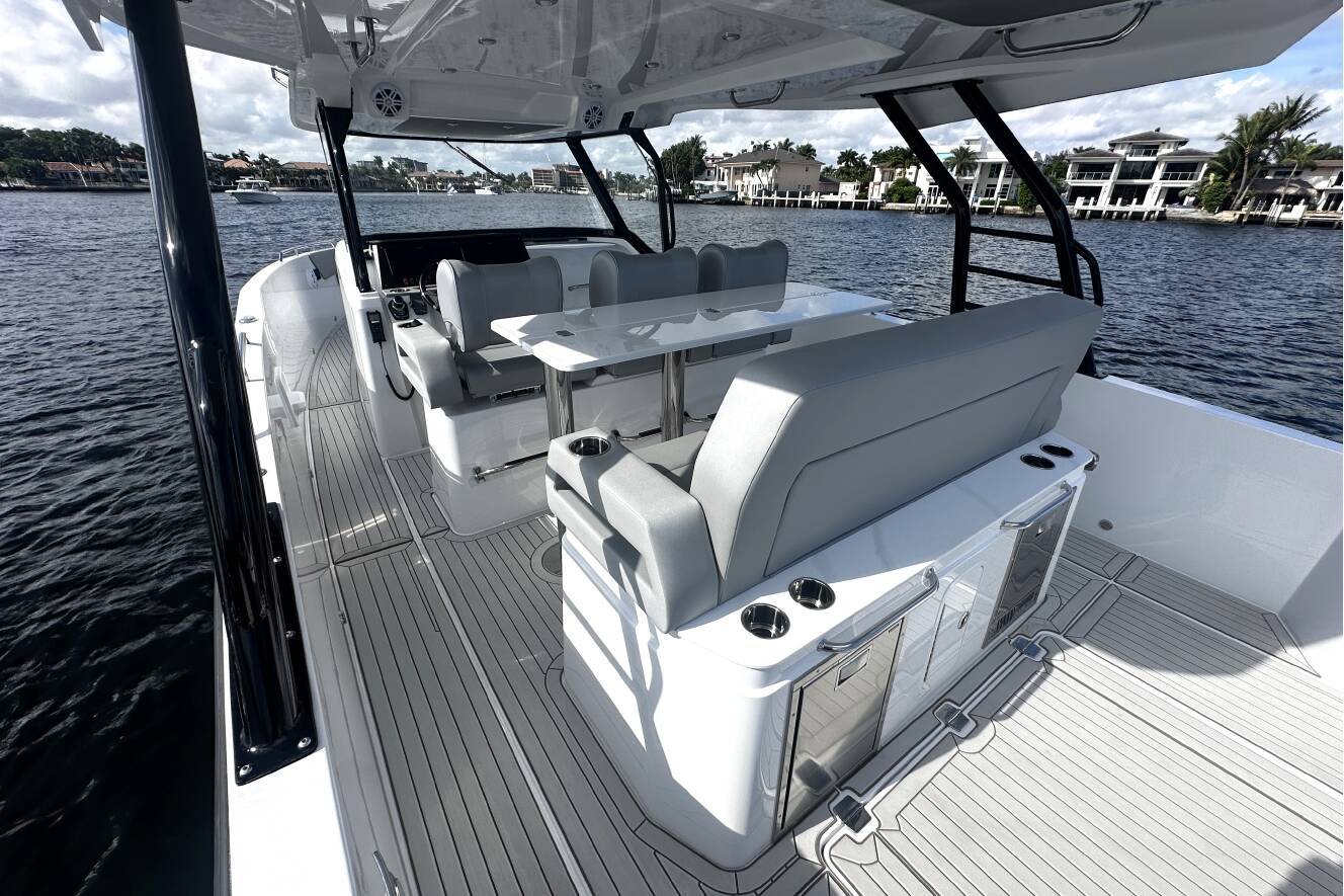 A photo of this 2026 Cruisers Yachts 38 VTR