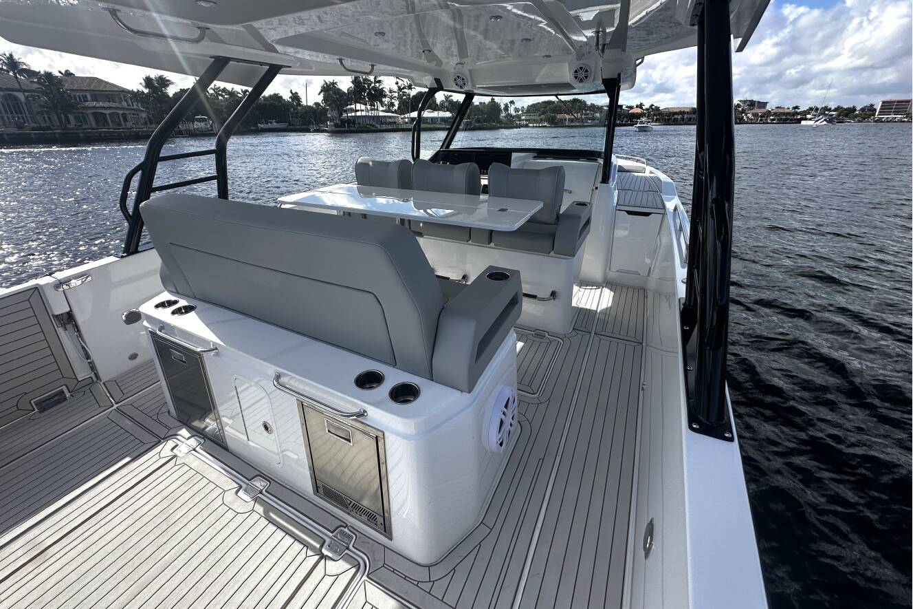 A photo of this 2026 Cruisers Yachts 38 VTR