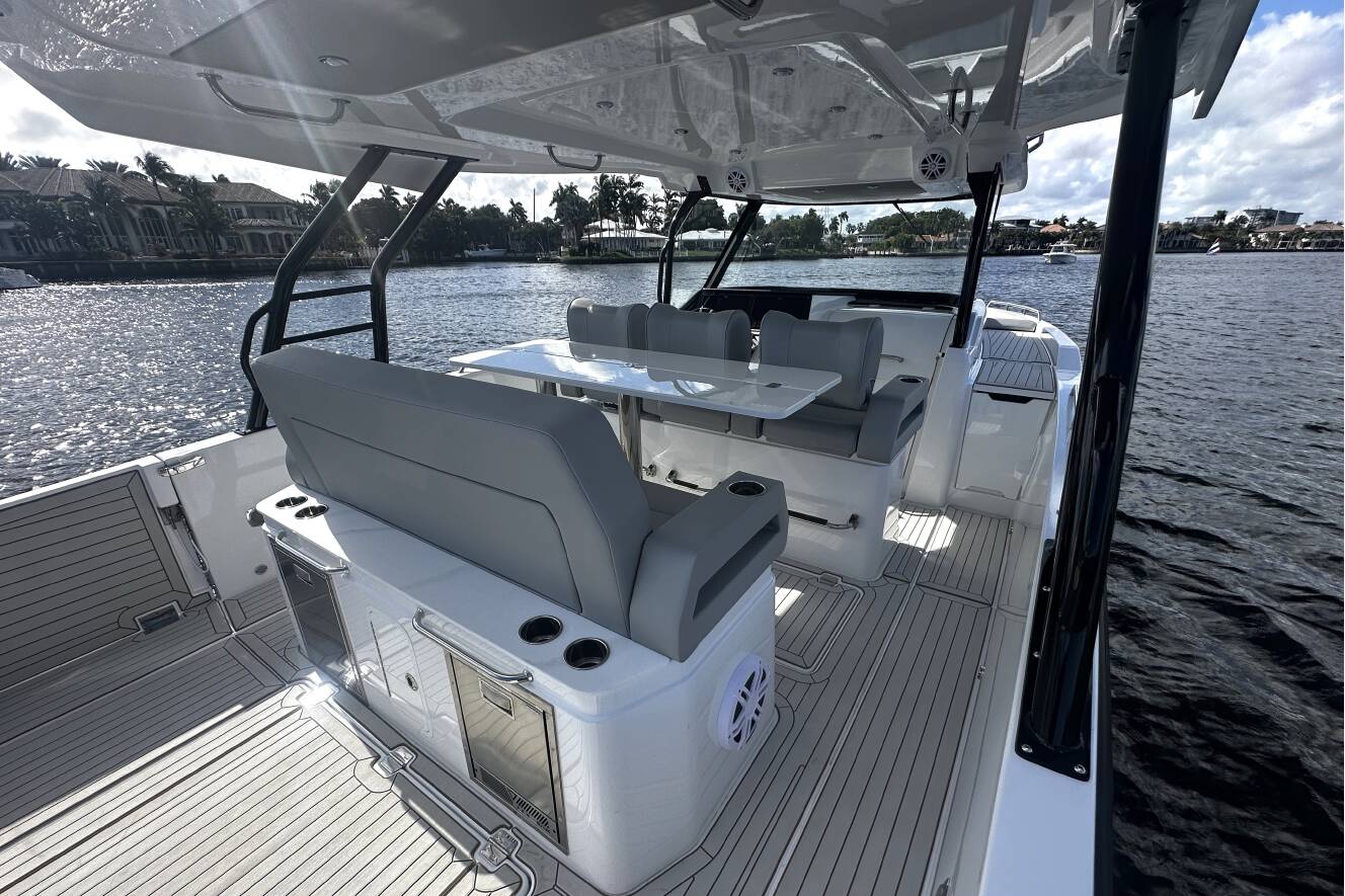 A photo of this 2026 Cruisers Yachts 38 VTR
