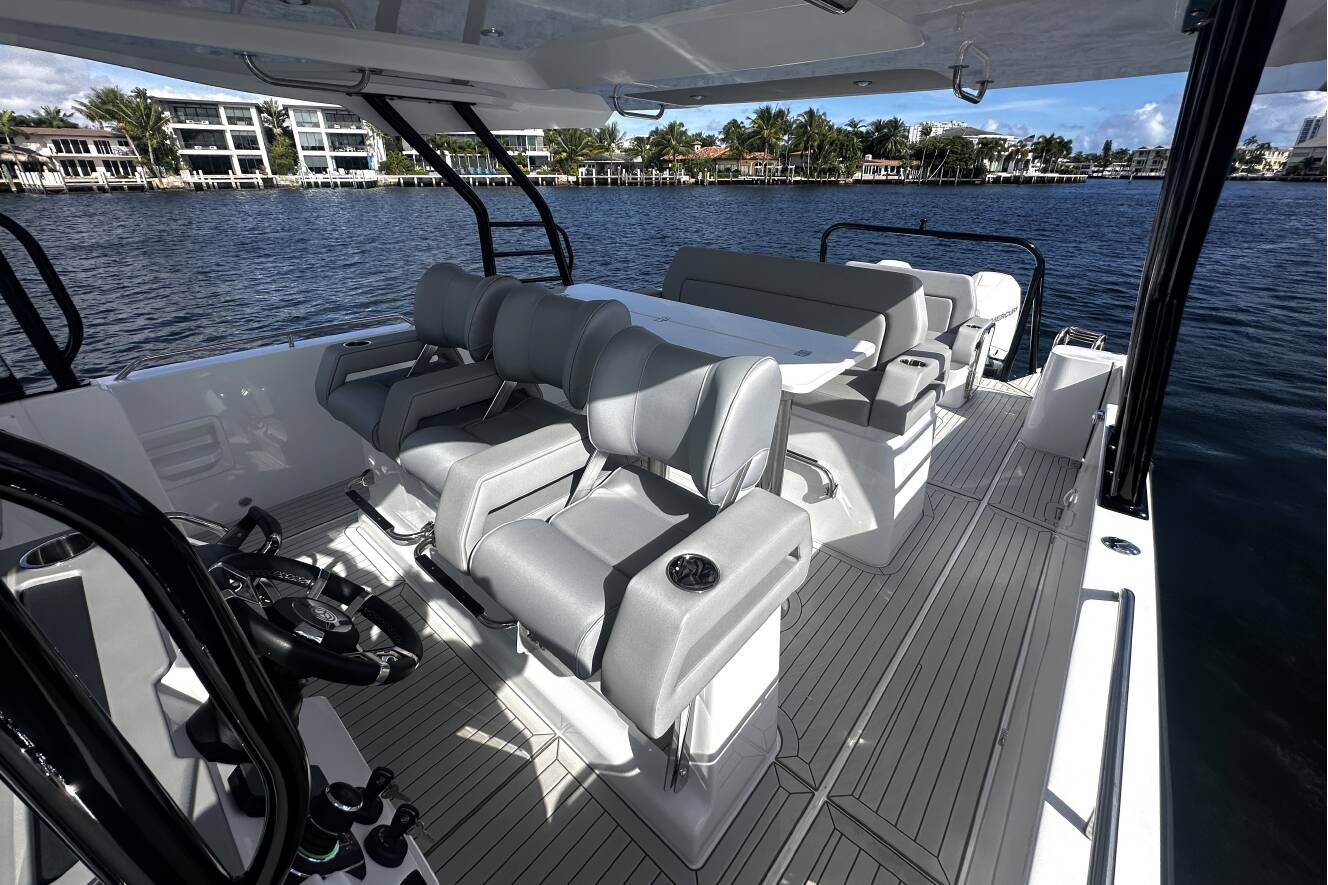 A photo of this 2026 Cruisers Yachts 38 VTR