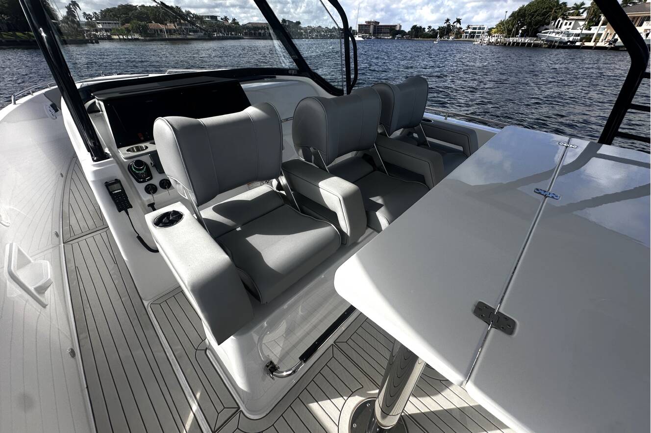 A photo of this 2026 Cruisers Yachts 38 VTR