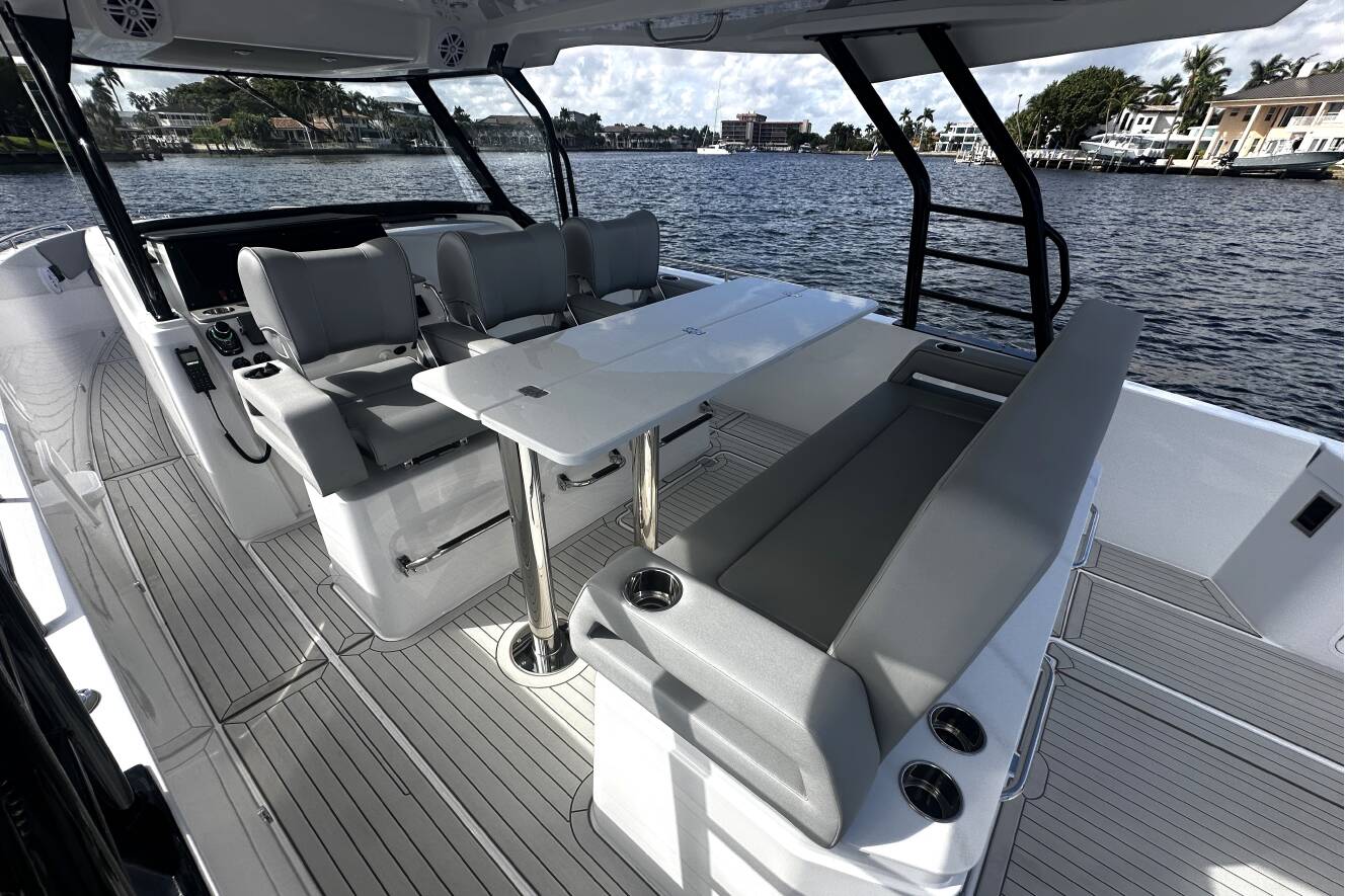 A photo of this 2026 Cruisers Yachts 38 VTR