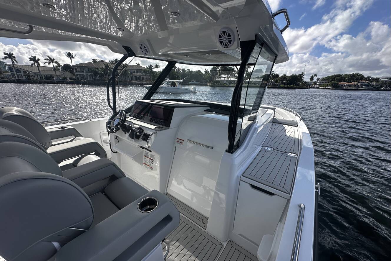 A photo of this 2026 Cruisers Yachts 38 VTR