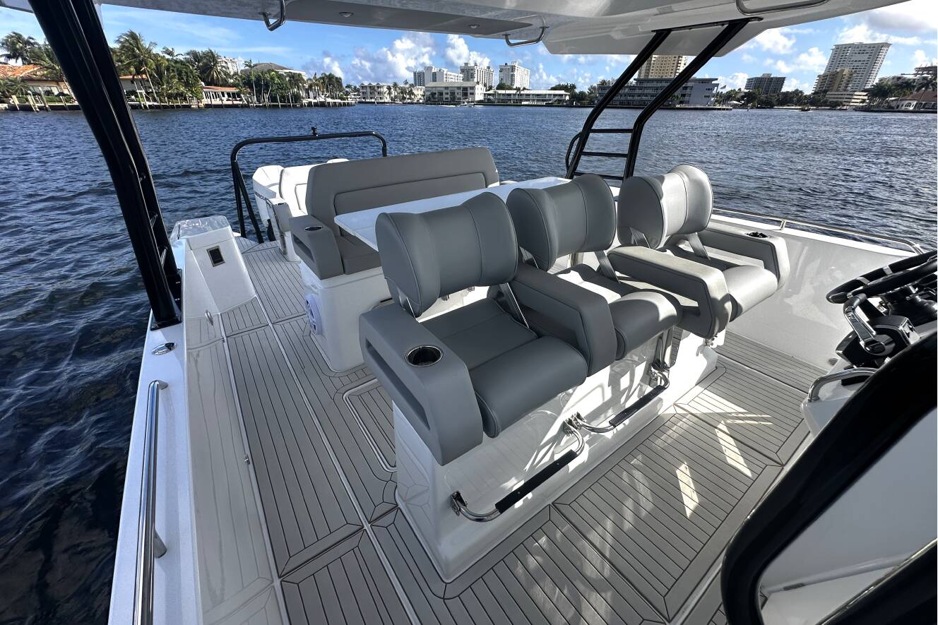 A photo of this 2026 Cruisers Yachts 38 VTR