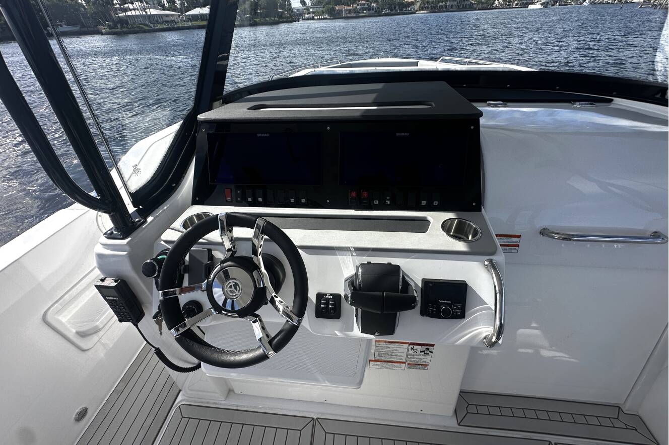 A photo of this 2026 Cruisers Yachts 38 VTR