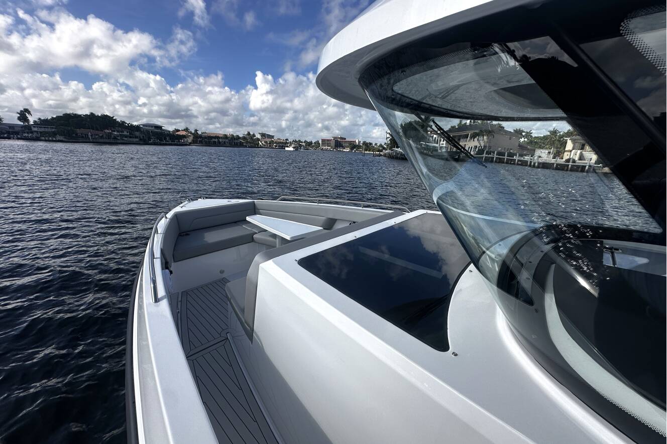 A photo of this 2026 Cruisers Yachts 38 VTR
