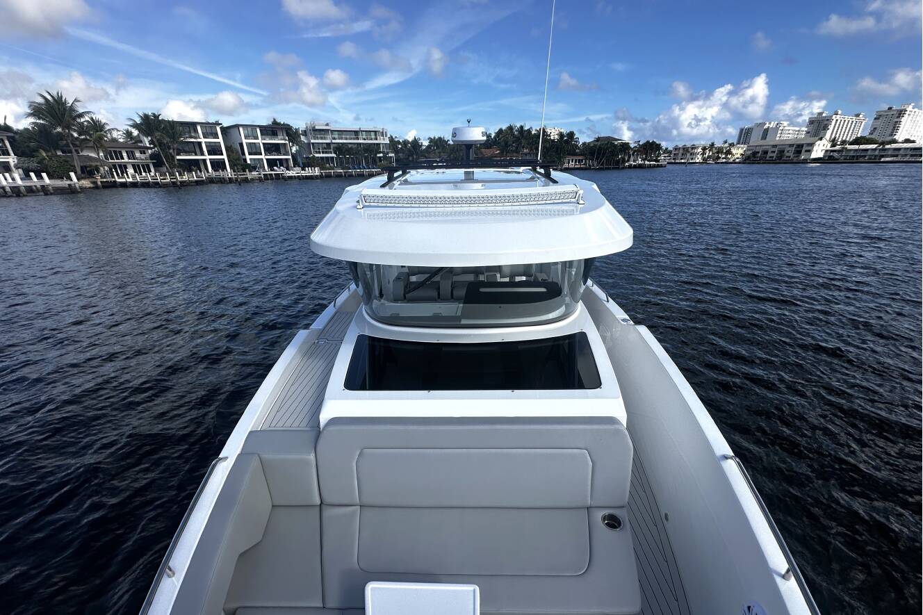 A photo of this 2026 Cruisers Yachts 38 VTR
