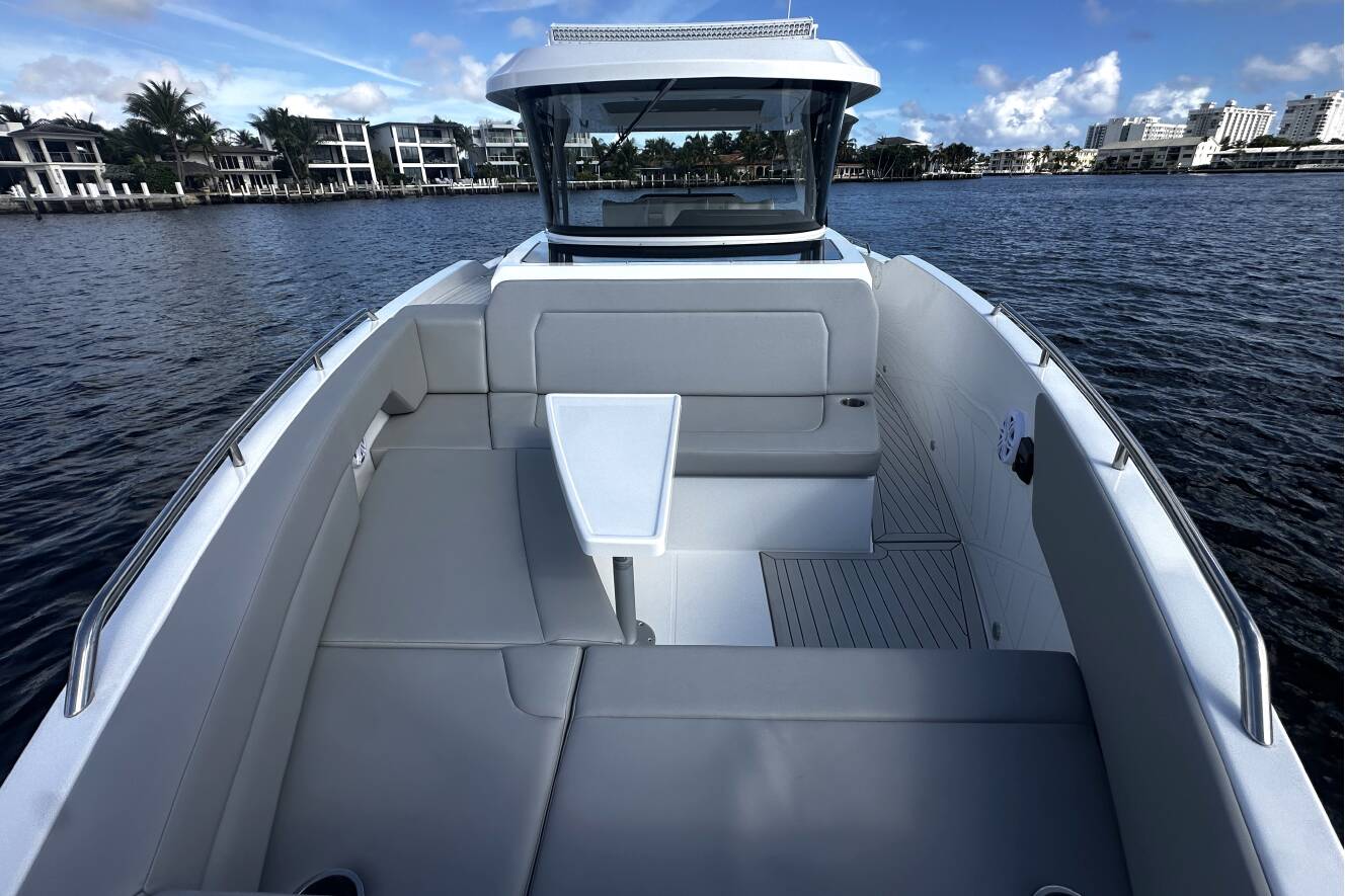 A photo of this 2026 Cruisers Yachts 38 VTR