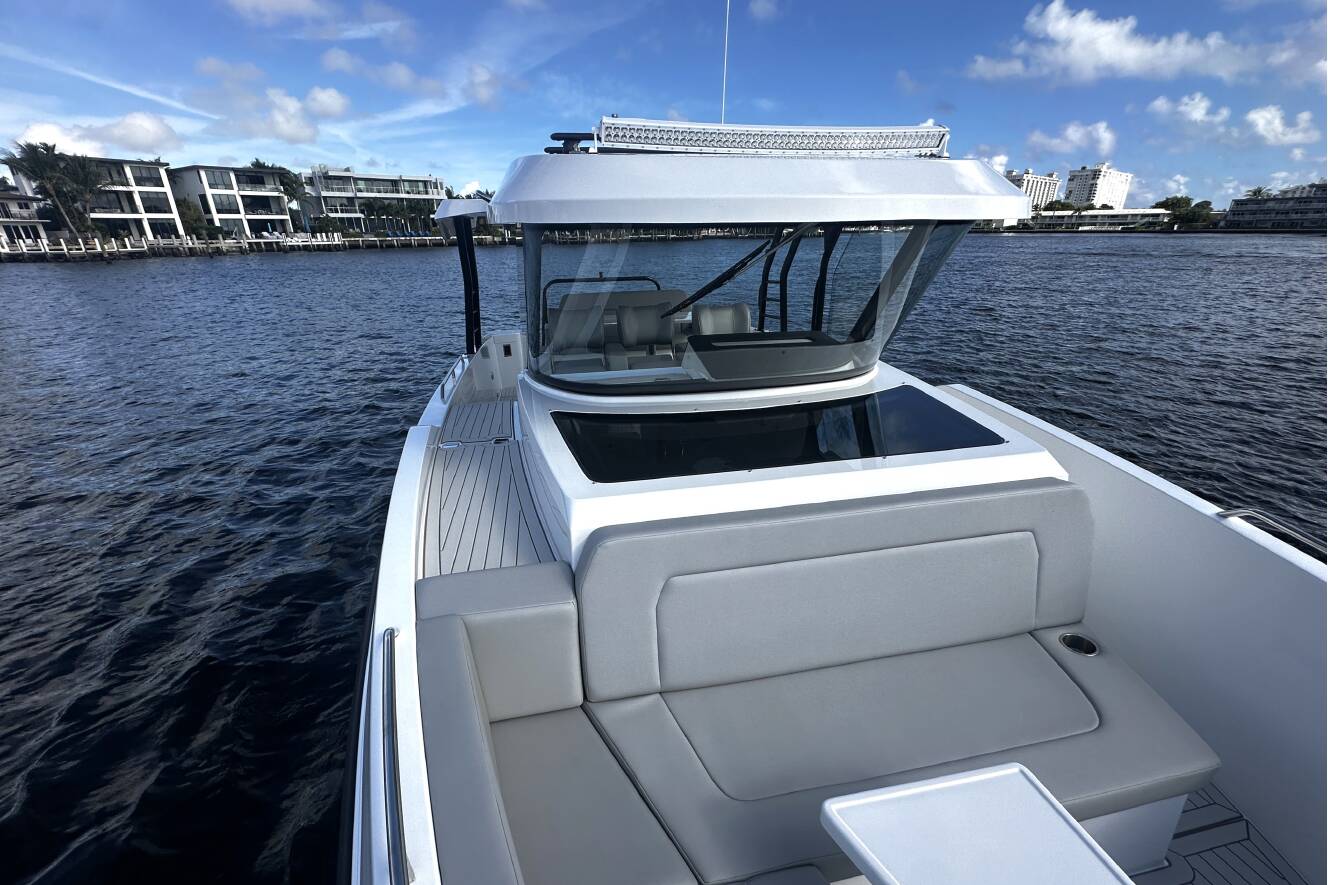 A photo of this 2026 Cruisers Yachts 38 VTR