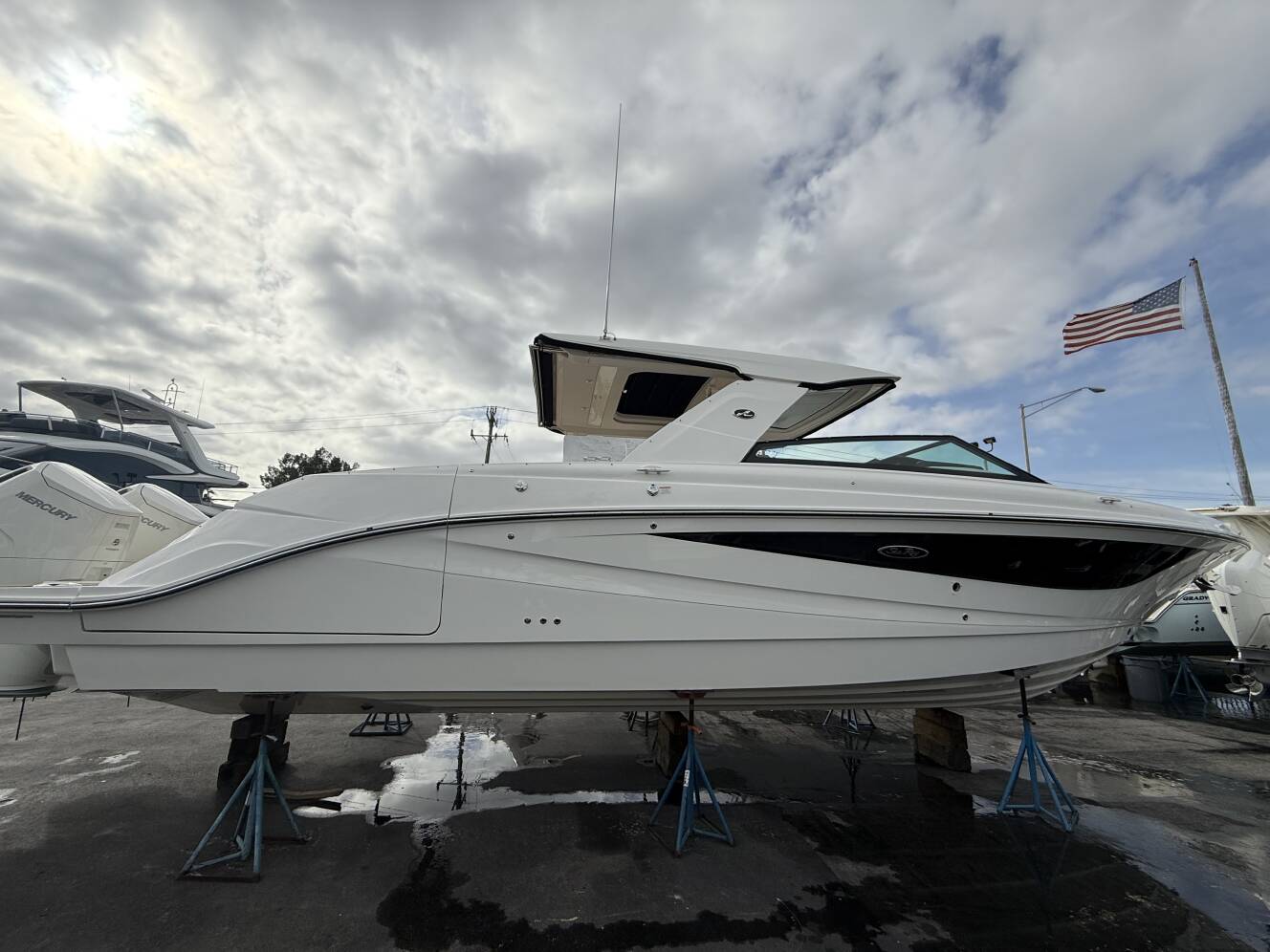 A photo of this 2026 Sea Ray SLX 400 Outboard