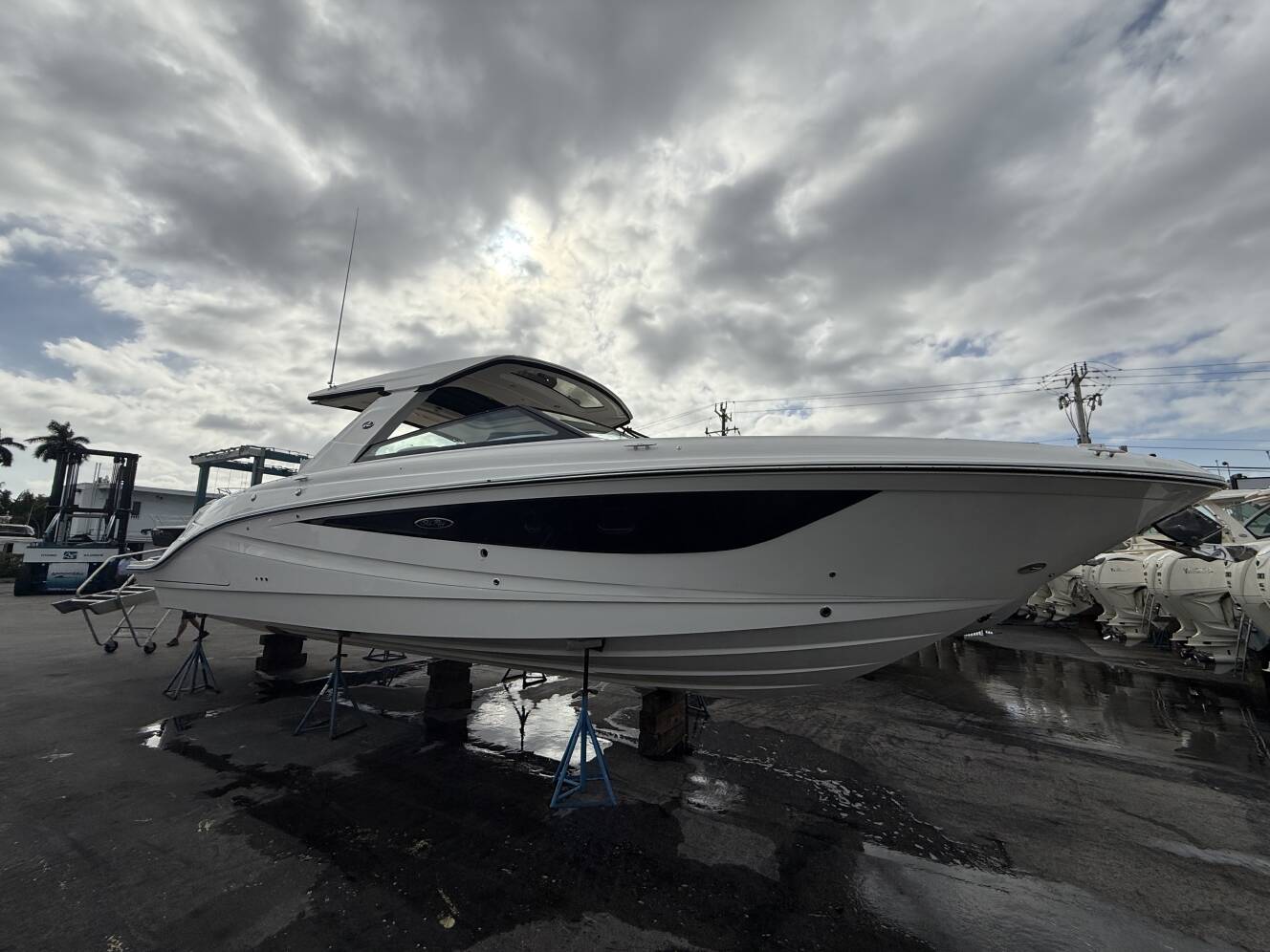 A photo of this 2026 Sea Ray SLX 400 Outboard