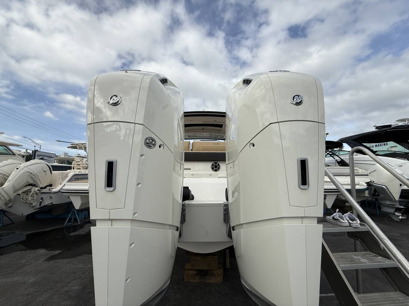 A photo of this 2026 Sea Ray SLX 400 Outboard