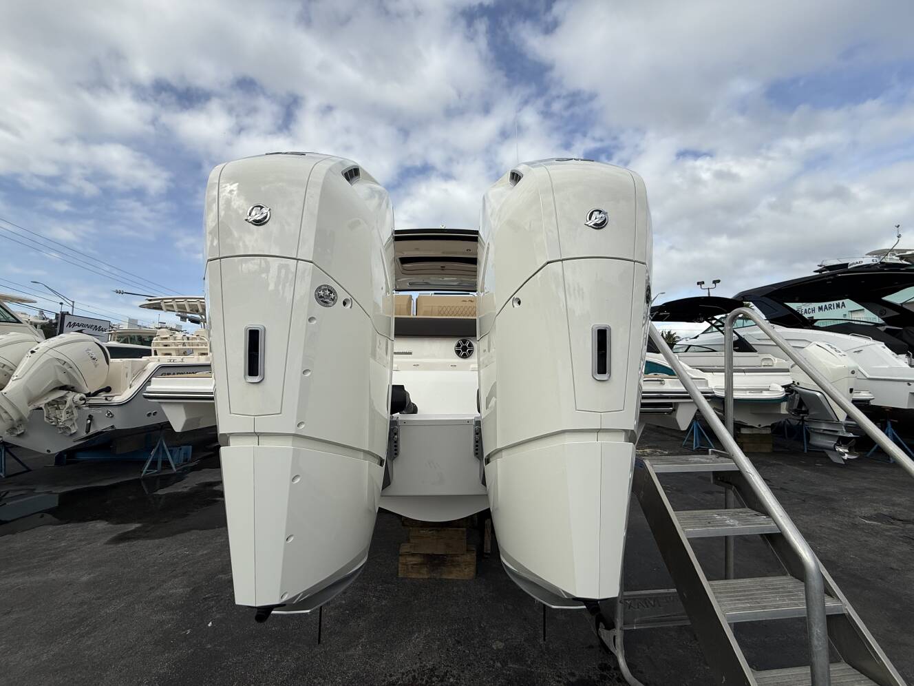 A photo of this 2026 Sea Ray SLX 400 Outboard