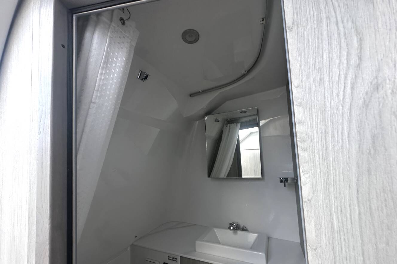 A photo of this 2026 Cruisers Yachts 38 VTR