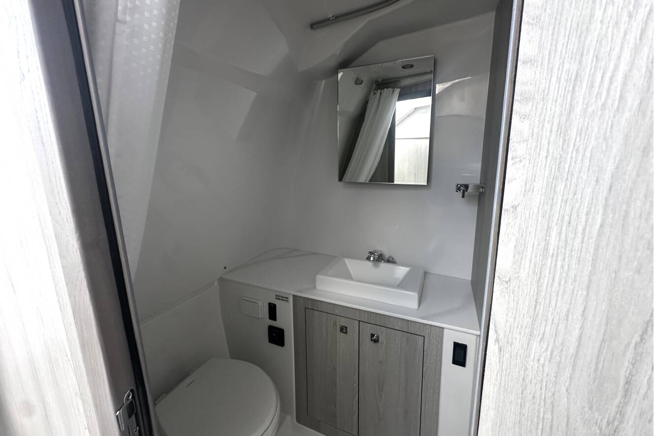 A photo of this 2026 Cruisers Yachts 38 VTR