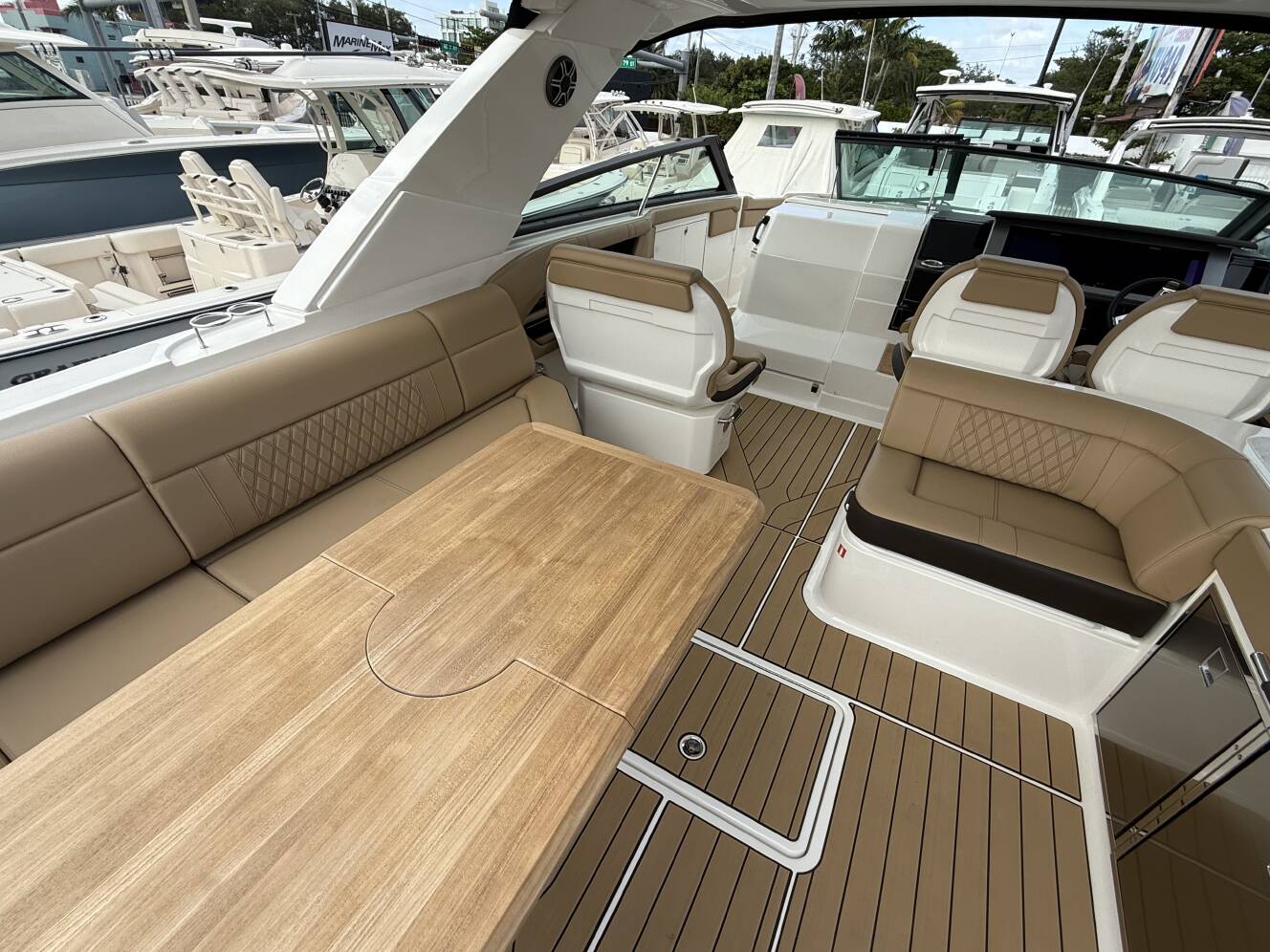 A photo of this 2026 Sea Ray SLX 400 Outboard