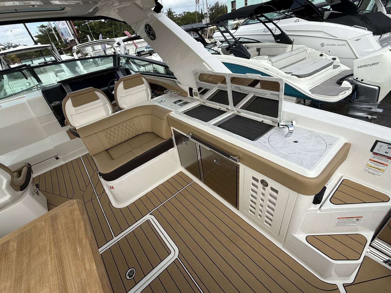 A photo of this 2026 Sea Ray SLX 400 Outboard