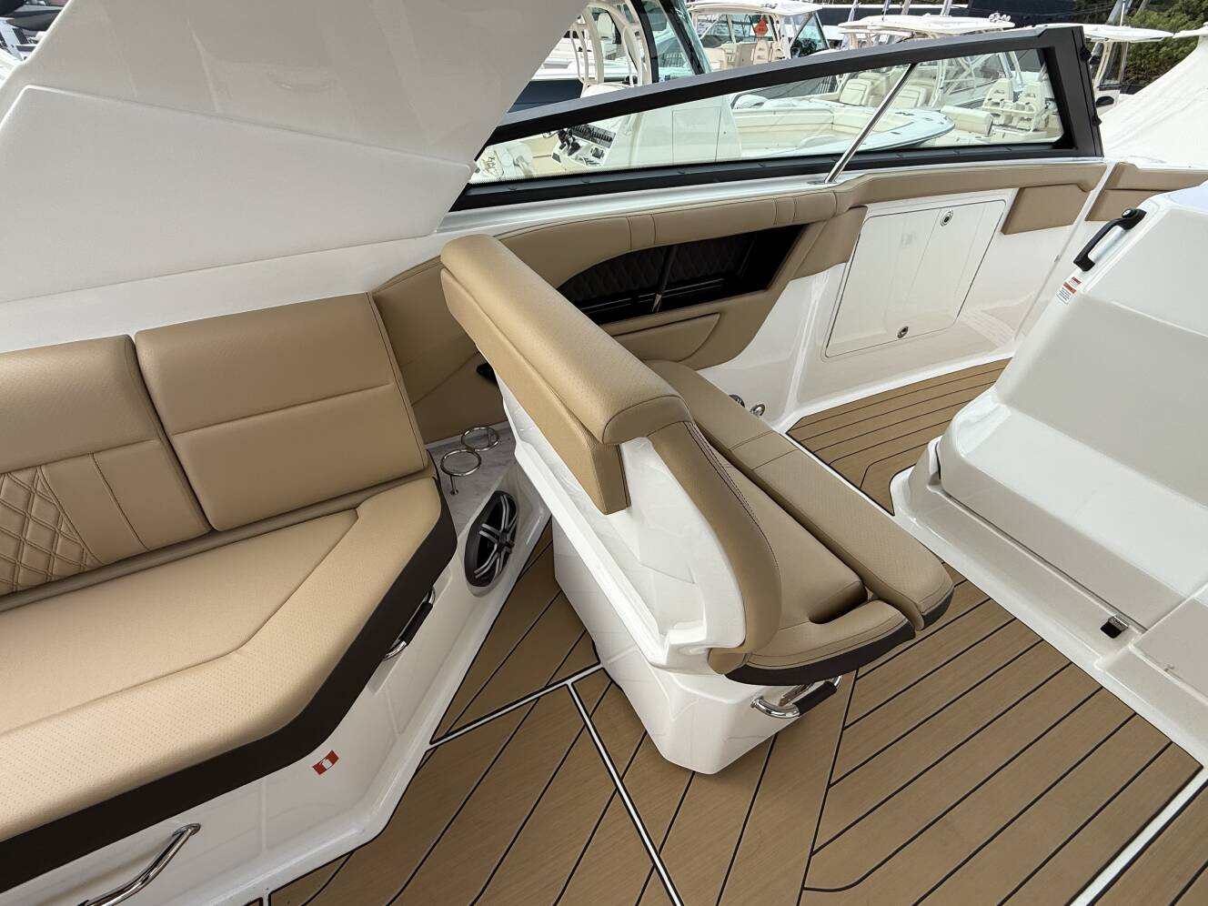 A photo of this 2026 Sea Ray SLX 400 Outboard